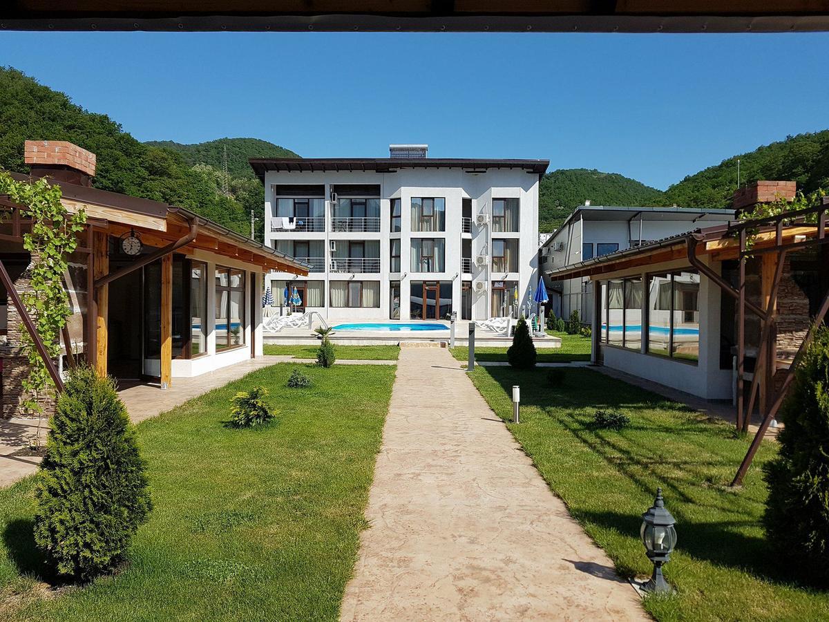 Vila Hercules Dubova Exterior foto