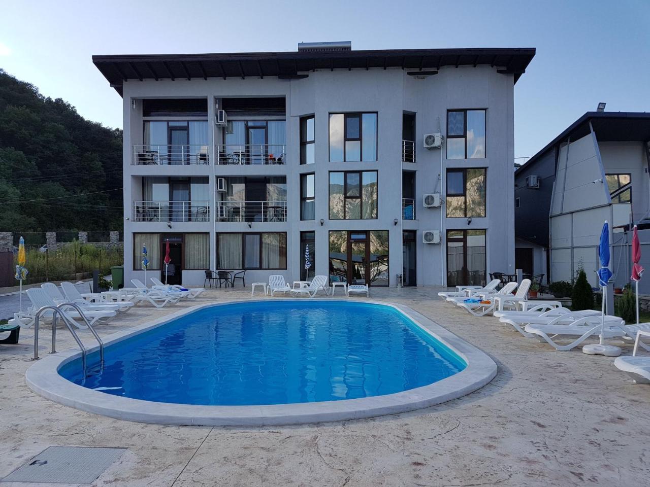Vila Hercules Dubova Exterior foto